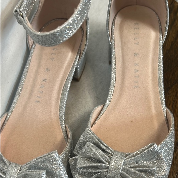 Kelly & Katie Silver Dress Shoes with Bow and Ankle Strap NWOT - Picture 4 of 6